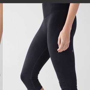 Lululemon In The Flow Crop II
Heathered Deep Coal